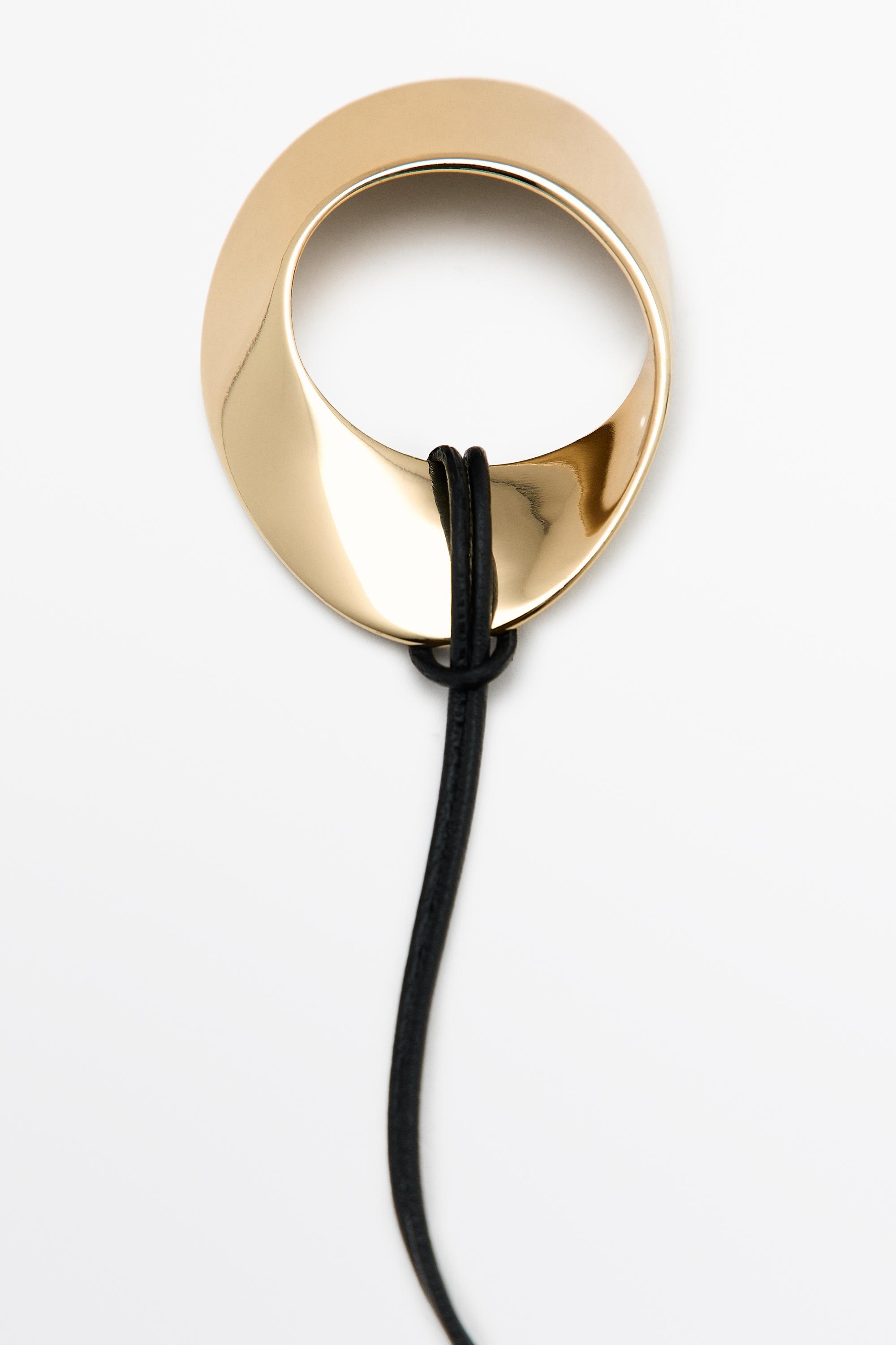 Twist hoop necklace